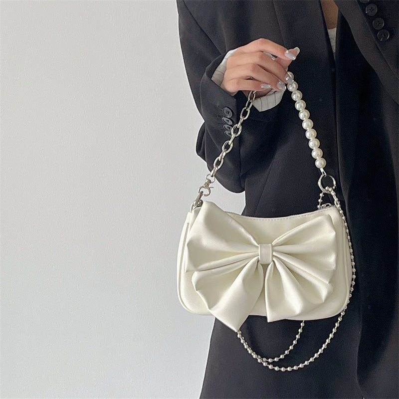 Sac Élégant Noir et Blanc avec Chaîne de Perles